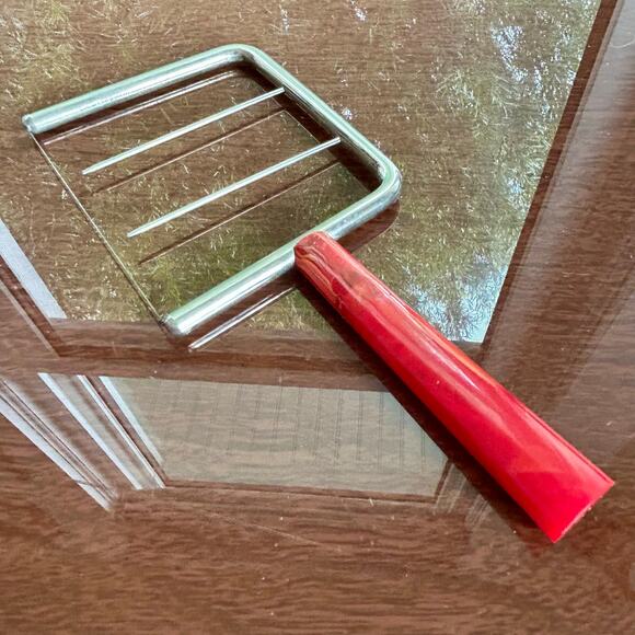 Vintage Red Swirled Bakelite Cheese Cutter, Cake Cutter Slicer Mid-Century - Picture 1 of 9